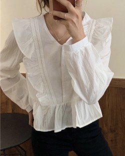 Blouse with ruffle