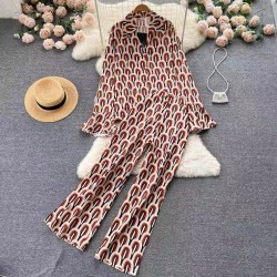 Motif blouse and pants set