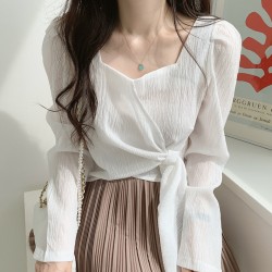 Blouse with knot