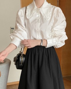 Frill collar blouse