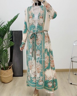 Pleated long motif cardigan