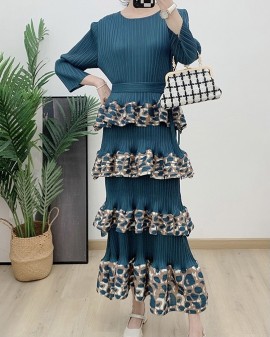 Pleated motif tiered dress