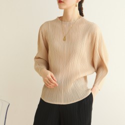 Pleated basic blouse