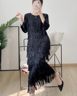 Pleated dress with tassel