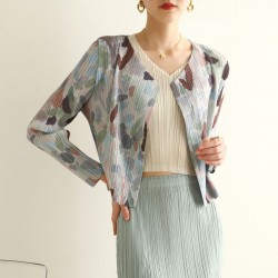 Pleated motif cardigan