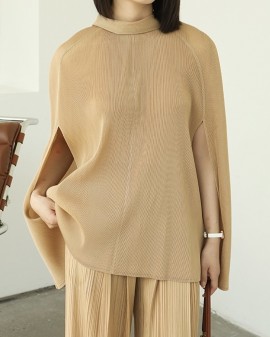 Pleated collar cape