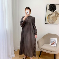 Pleated dress with ruched sleeves