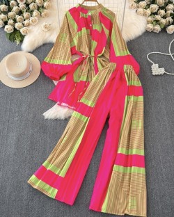 Motif pleated blouse and pants set