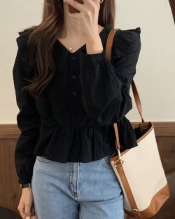 Blouse with ruffle