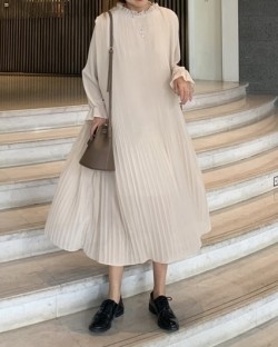 Pleated dress with sheer sleeves