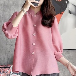 Pleated quarter sleeve button blouse