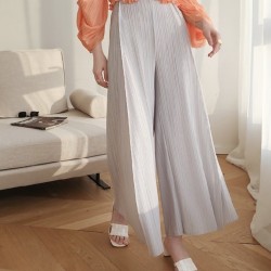 Pleated palazzo pants