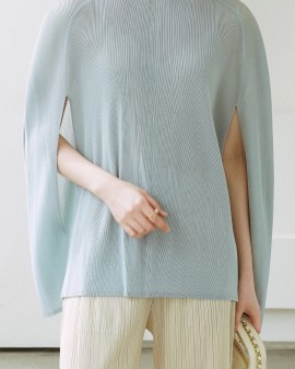 Pleated collar cape