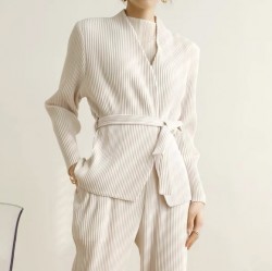 Pleated cardigan with sash