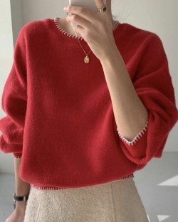 Accented hem knit pullover