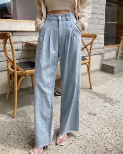 Denim pants with pleats