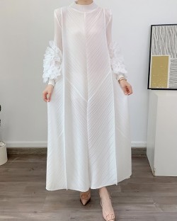 Pleated long dress with sheer sleeves