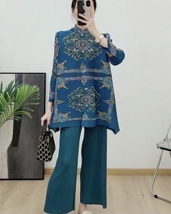 Pleated Baroque blouse and pants set