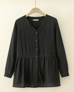 LM+ V-neck button blouse