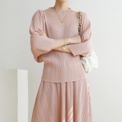 Pleated basic blouse