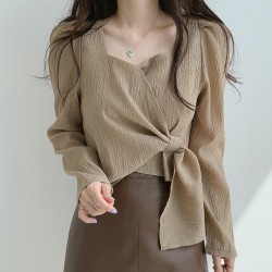 Blouse with knot