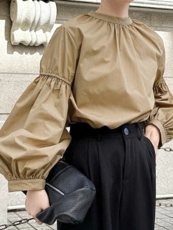 Puff sleeve blouse