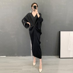 [PREMIUM] V-Neck Pleated Dress