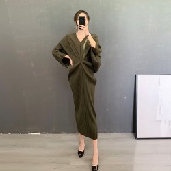 [PREMIUM] V-Neck Pleated Dress