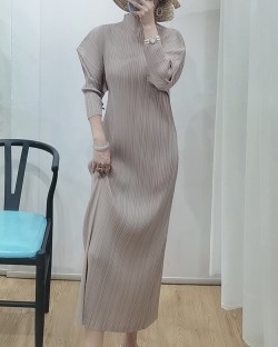 Basic Pleated Dress