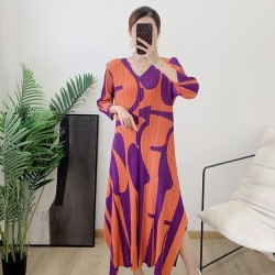 Pleated abstract motif dress