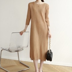 Pleated  dress with side slit