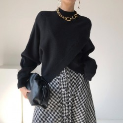 Asymmetrical knit pullover