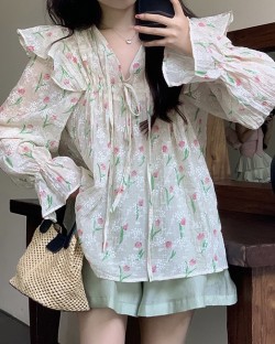 Floral ruffle blouse