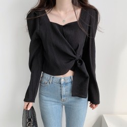 Blouse with knot