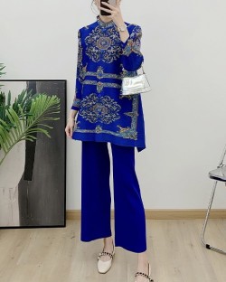 Pleated Baroque blouse and pants set