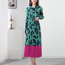 Pleated  contrast motif dress