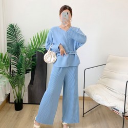 Pleated blouse with sash and pants set
